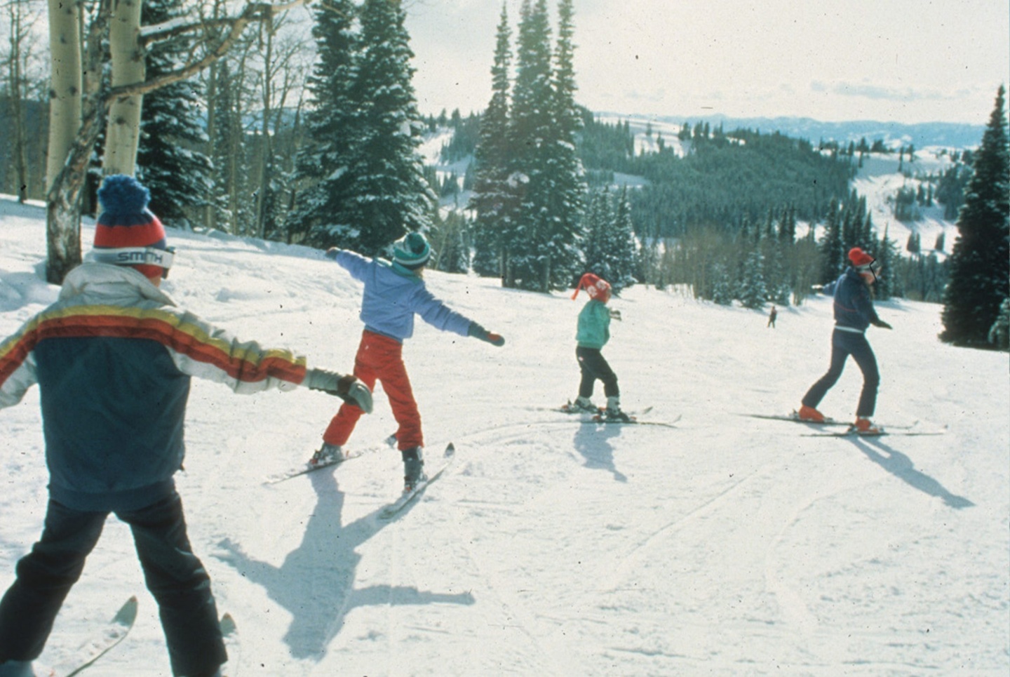 A family of skiers from the 80s