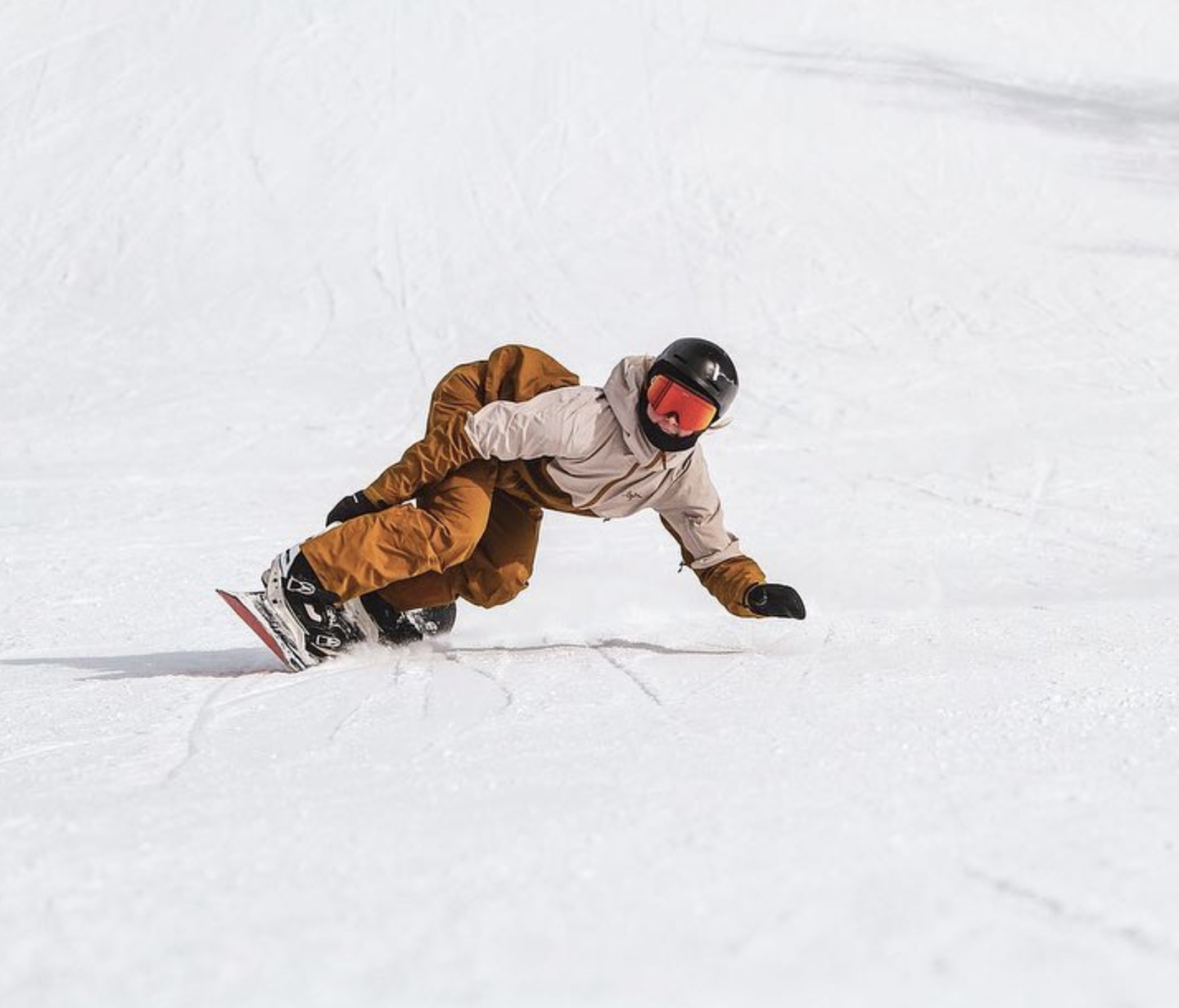 A snowboarder carving