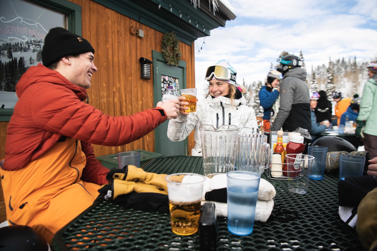 Two friends enjoying apres